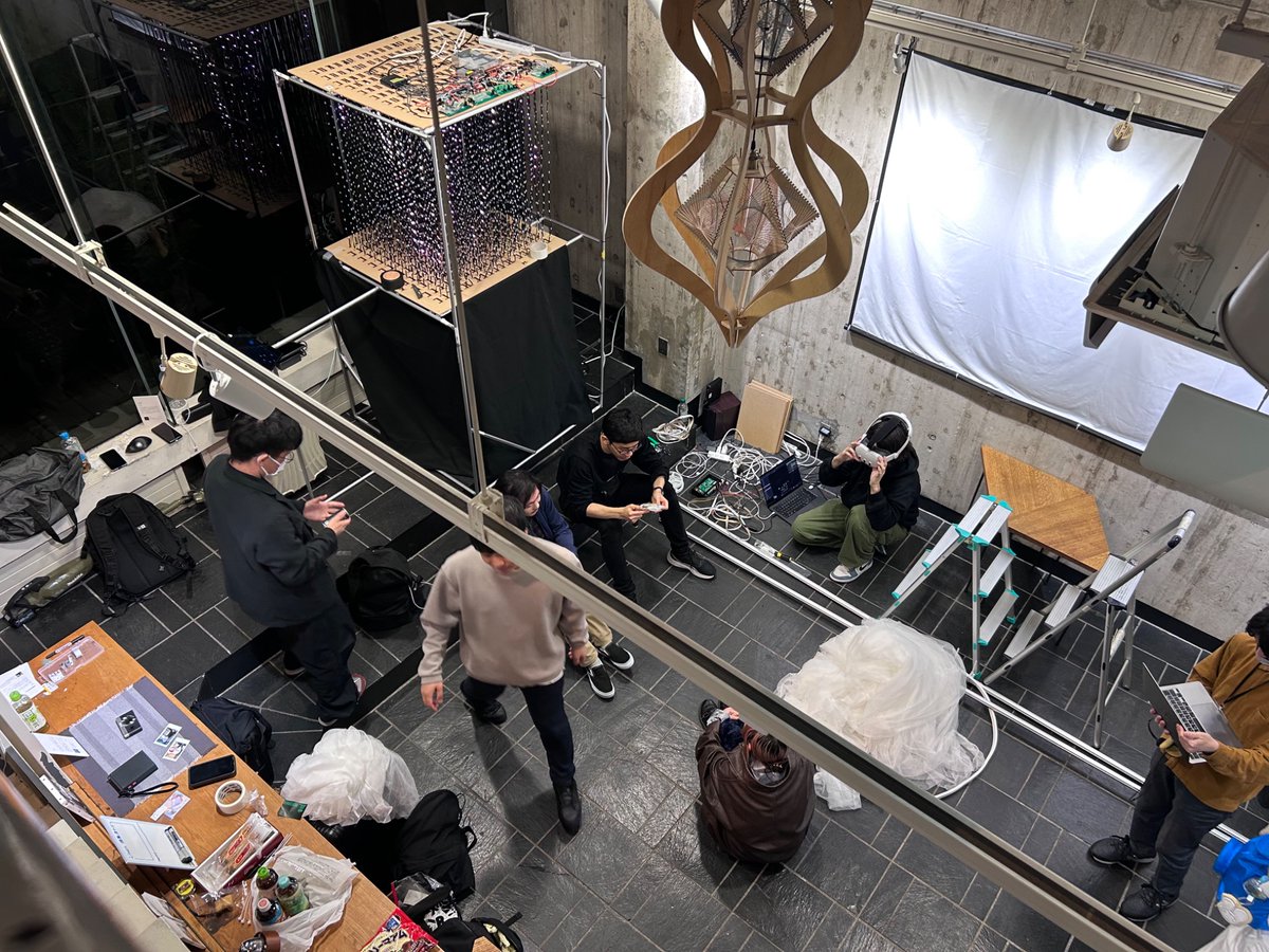 グループ展 中庭 tweet media