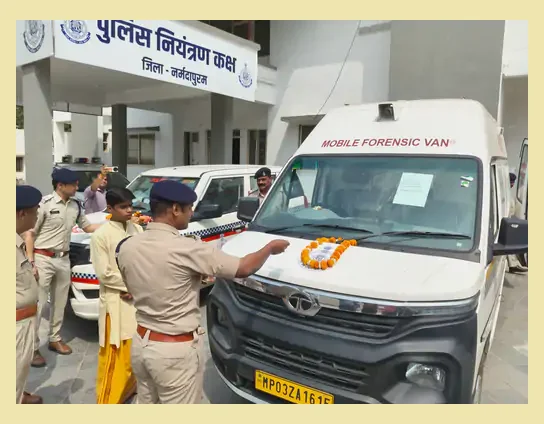 DeshbandhuMp's tweet photo. नर्मदापुरम पुलिस की 'लैब ऑन व्हील्स': घटनास्थल पर ही होगी डीएनए और फिंगरप्रिंट की जांच, साक्ष्यों को सहेजने के लिए मिली हाईटेक वैन
https://t.co/1QsKfNtGAA
#Narmadapuram #MPPolice #ForensicScience #LabOnWheels #CrimeInvestigation #HighTechPolice #MadhyaPradesh #DigitalIndia https://t.co/HOTPSXhUR1
