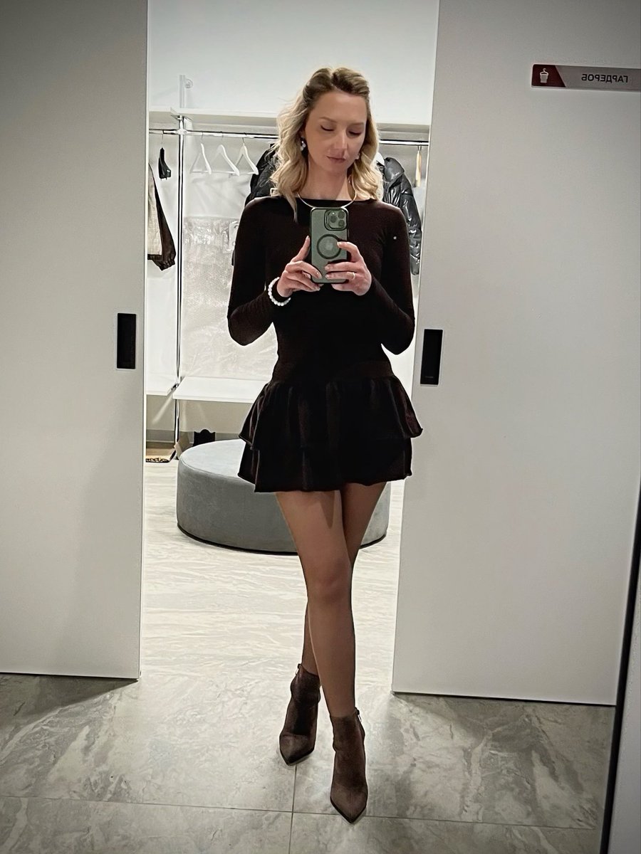 Девушка с кружкой (неудачный закос под Навку) tweet media