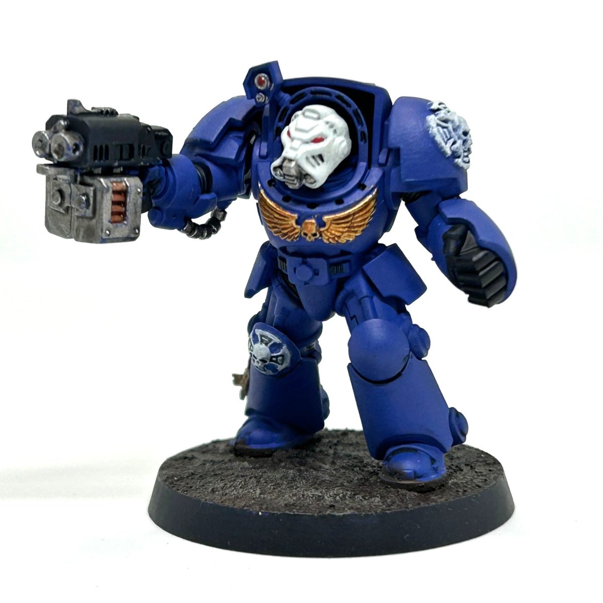 MaximumHamster's tweet photo. ターミネーター・スカッドの2人目のウルトラマリーンを塗ってみました。 #Warhammer40k #WarhammerCommunity #Ultramarines #miniaturepainting #PaintingWarhammer #ウォーハンマー #週刊ウォーハンマー https://t.co/xej2K4DrNB