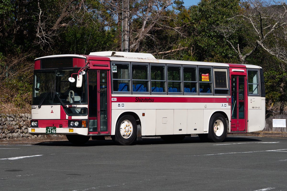LT233J's tweet photo. #あきは赤バス教室
秋葉バスサービス
浜松200 か ･296 U-LV324K
浜松22 か 2346  U-MP218K改

先日はこちらの2���を使用した貸切会に参加させていただきました。
雲一つない最高の天気の中で、最高被写体を沢山記録する事��出来て大満足な1日でした。
関係者の皆様、ありがとうございました。 https://t.co/dTp9vYSAqi