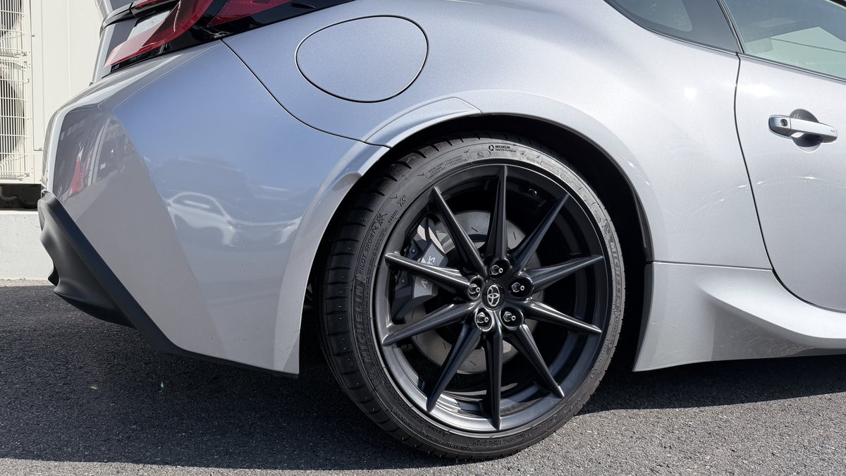 アップデートしました〜

86BRZCup レースカー専用部品
アドヴィックス モノブロックキャリパー
(F:4pot R:2pot)
アドヴィックス 2ピースローター 
(F:345mm R:330mm)
IDI ステンメッシュブレーキライン
IDI ZND 02 ブレーキパッド
HKS Hypermax R
TiForged チタンロングハブボルト &amp; チタンナット