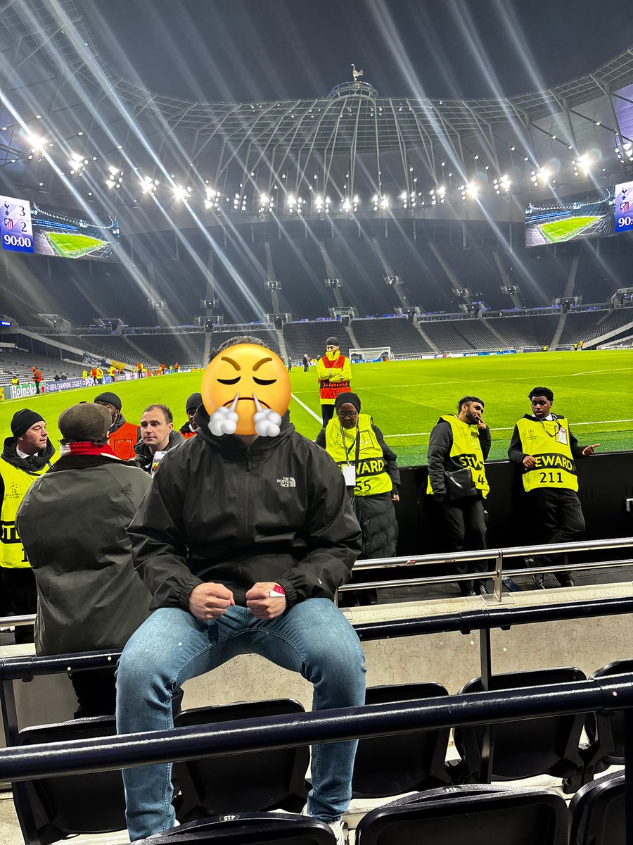 msancchez_'s tweet photo. Da igual los km, solo queremos verte salir campeon❤️🤍 #tottenhamatleti https://t.co/x4O4nX2H4i