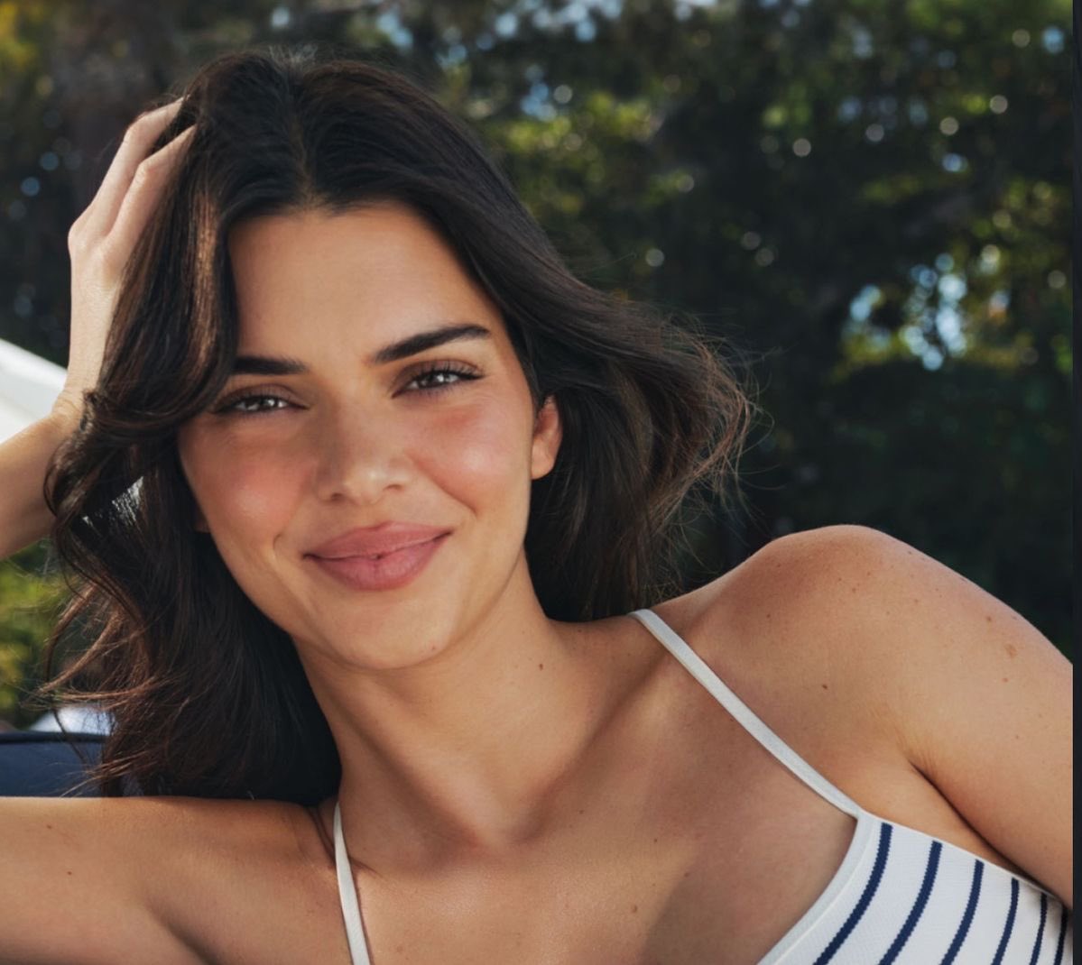 yslgirlx's tweet photo. Kendall jenner https://t.co/BcFvZW3BVF