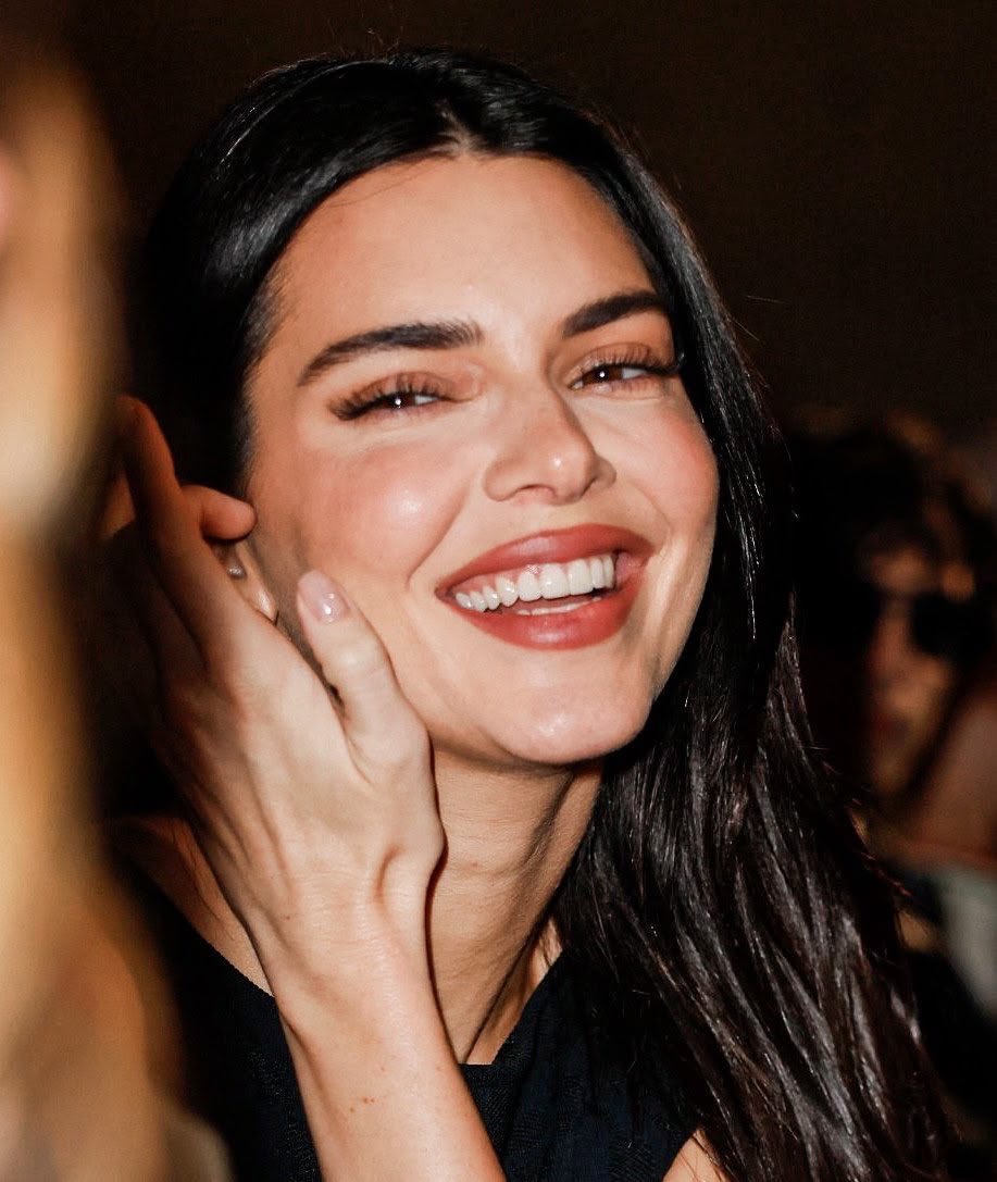 yslgirlx's tweet photo. Kendall jenner https://t.co/BcFvZW3BVF