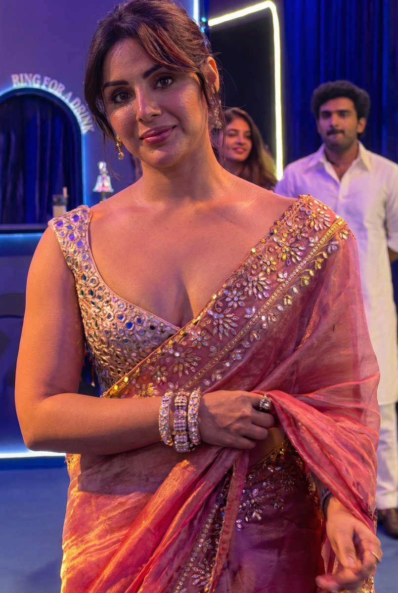 ᴀᴄᴛʀᴇꜱꜱ ʙɪ^ tweet media