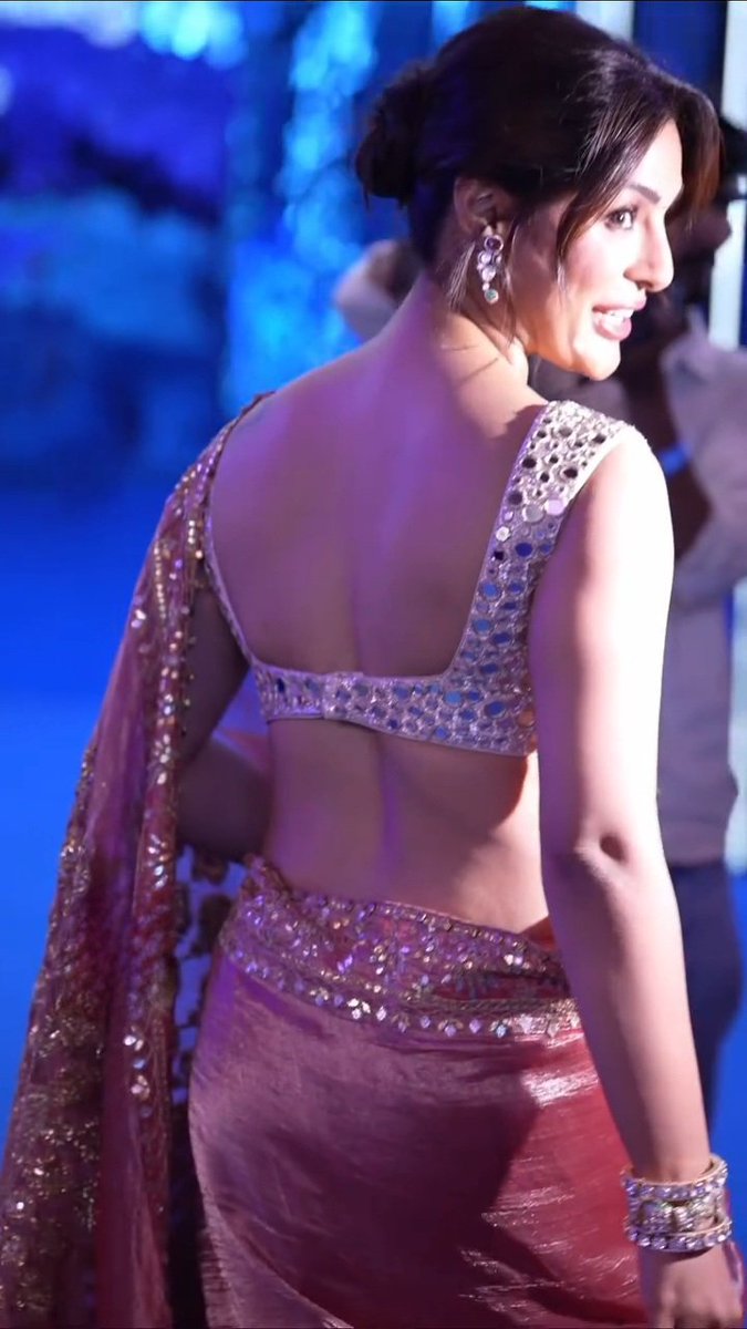 ᴀᴄᴛʀᴇꜱꜱ ʙɪ^ tweet media