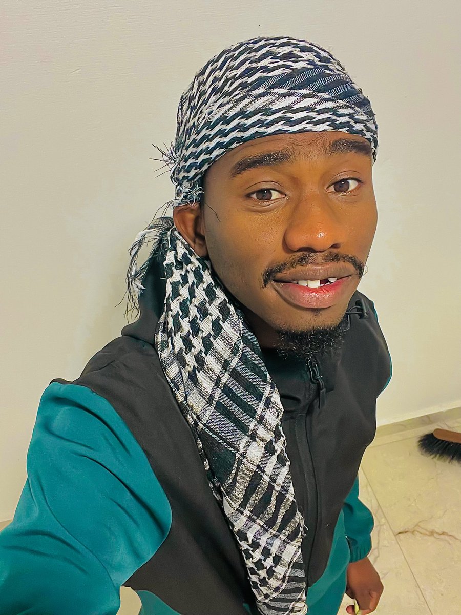 maher20kin's tweet photo. لا حبيب ولا عيديه ولا مكالمة ولا ارتفيت 
العيد ولا كلوز اخضر 
اسال الله ان بنظر في امري  بحلالأ ومالأ https://t.co/4qkgl2fyk6