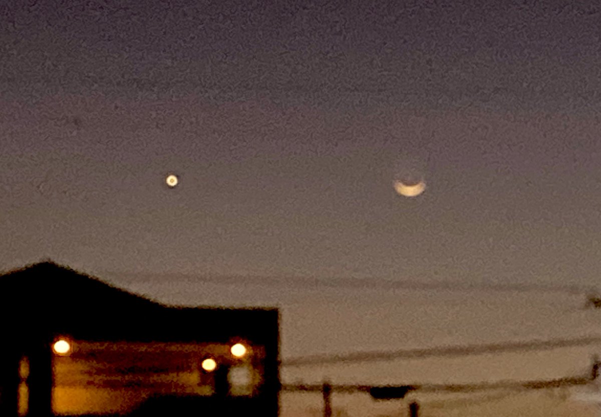 月×月（るなるな） tweet media