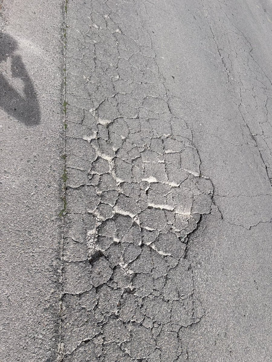 martinml34's tweet photo. Auténtica vergüenza esta carretera en Los Dolores (C/Real y C/Gutierrez). Baches, grietas, alcantarillado desnivelado, en fin… un peligro constante para conductores y peatones, mientras seguimos pagando impuestos. ¿Hasta cuándo? SOLUCIÓN YA. @AytoCartagenaES @NoeliaArroyoHer https://t.co/dz3rehqbjc
