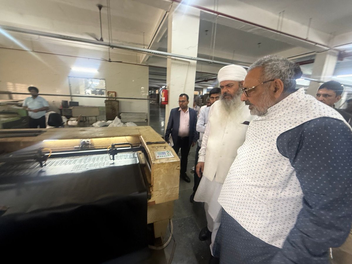 Ministry of Textiles tweet media