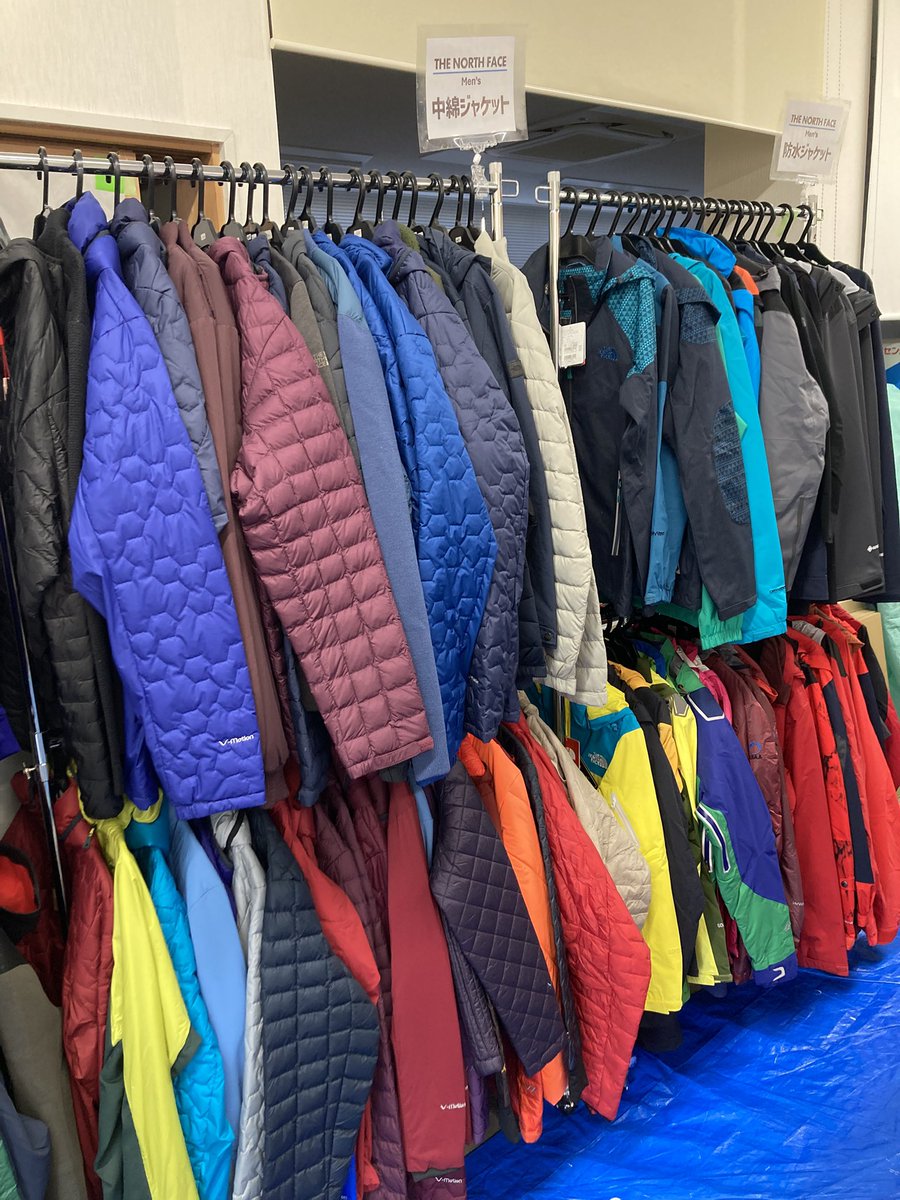 OutletTalat's tweet photo. 明日はいよいよガレージセール初日です^_^
アウトドア関連で新入荷はノースフェイスのバッグ、パンツとモンベルのソフトシェルジャケットです。
場所は有玉南町です❗️是非お越しください🎵

#ゼニア
#ロロピアーナ
#アウトレット
#モンベル
#ノースフェイス https://t.co/KxcCjnc1Nm