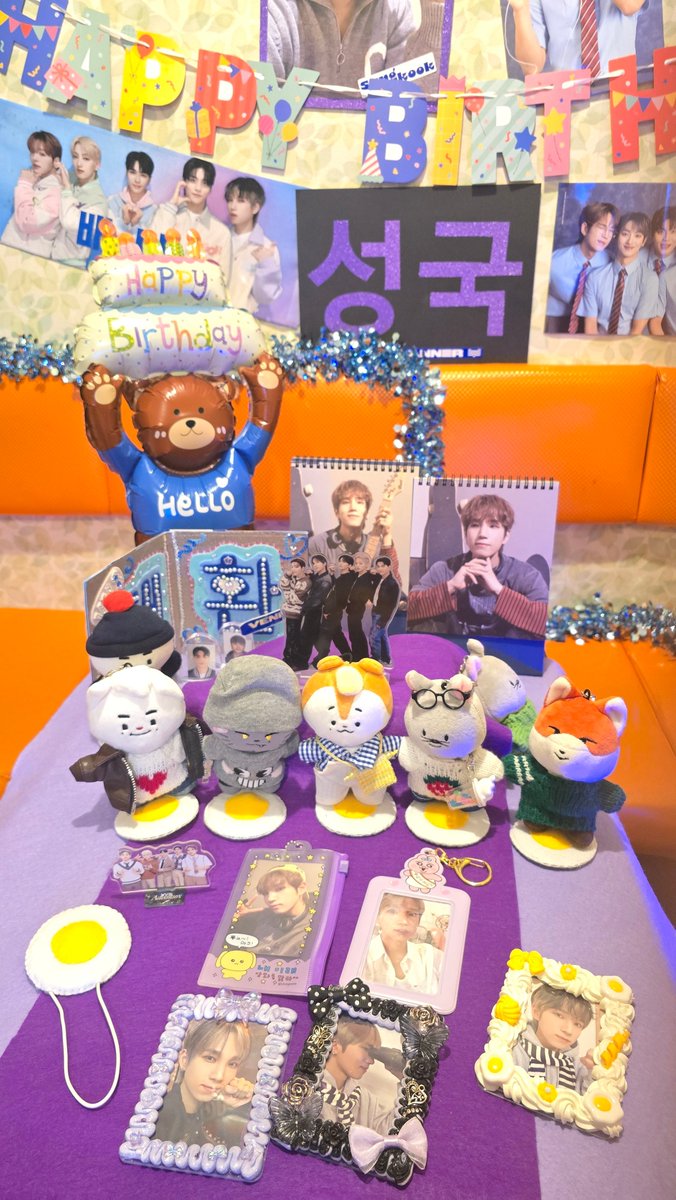 moonbow_vvs's tweet photo. D-7 🎂ソングクくん🐭
Happy Birthday✨
ピピ会 in OSAKA💜
みんなでお祝いしてきました🍳
目玉焼きのぬいスタンドもチクチク🧵
ケーキ食べて、VANNEEと一緒に映像見て…
「会いたい😭」が止まらない一日でした
#VANNER #ソングク #성국 
#VVS #VANNEE https://t.co/t7d6dxYhj0