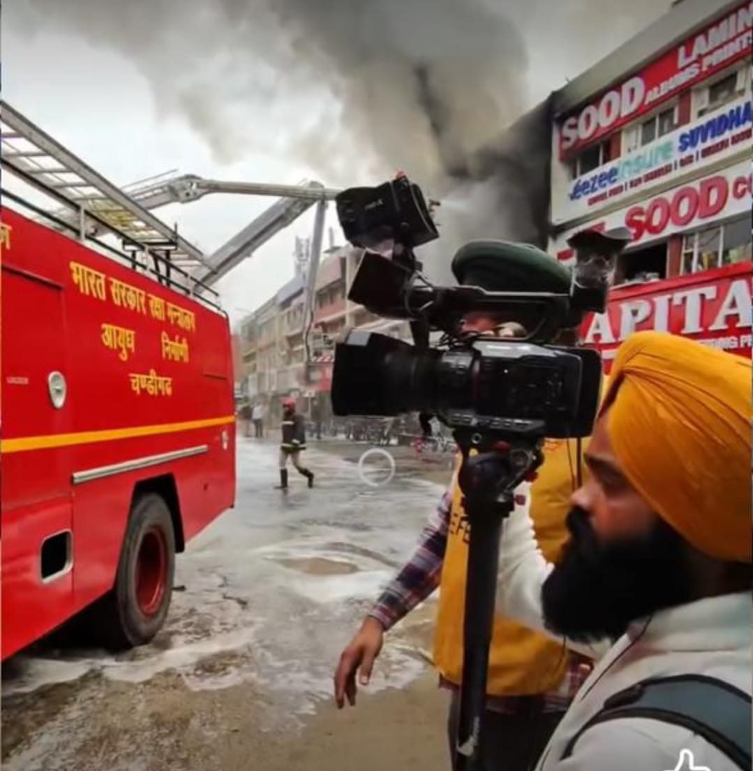 IOL_Chandigarh's tweet photo. देश सुरक्षा सर्वोपरि के लिए वचनबद्ध आयुध निर्माणी, चंडीगढ़( इंडिया ऑप्टेल लिमिटेड की इकाई ) की फायर ब्रिगेड टीम ने कर्तव्यनिष्ठा का उदाहरण प्रस्तुत करते हुए https://t.co/I2IEvqT0nm