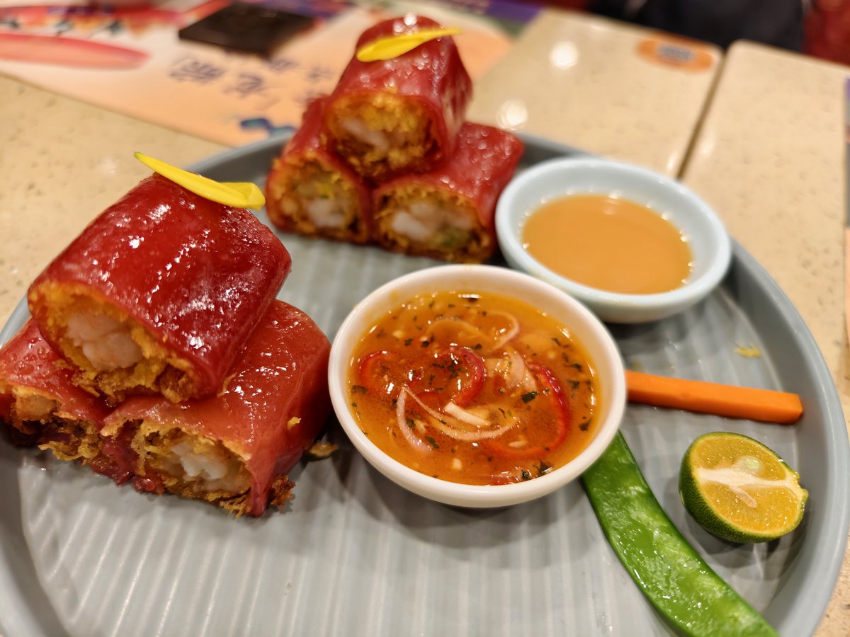 محسودين ..!! tweet media