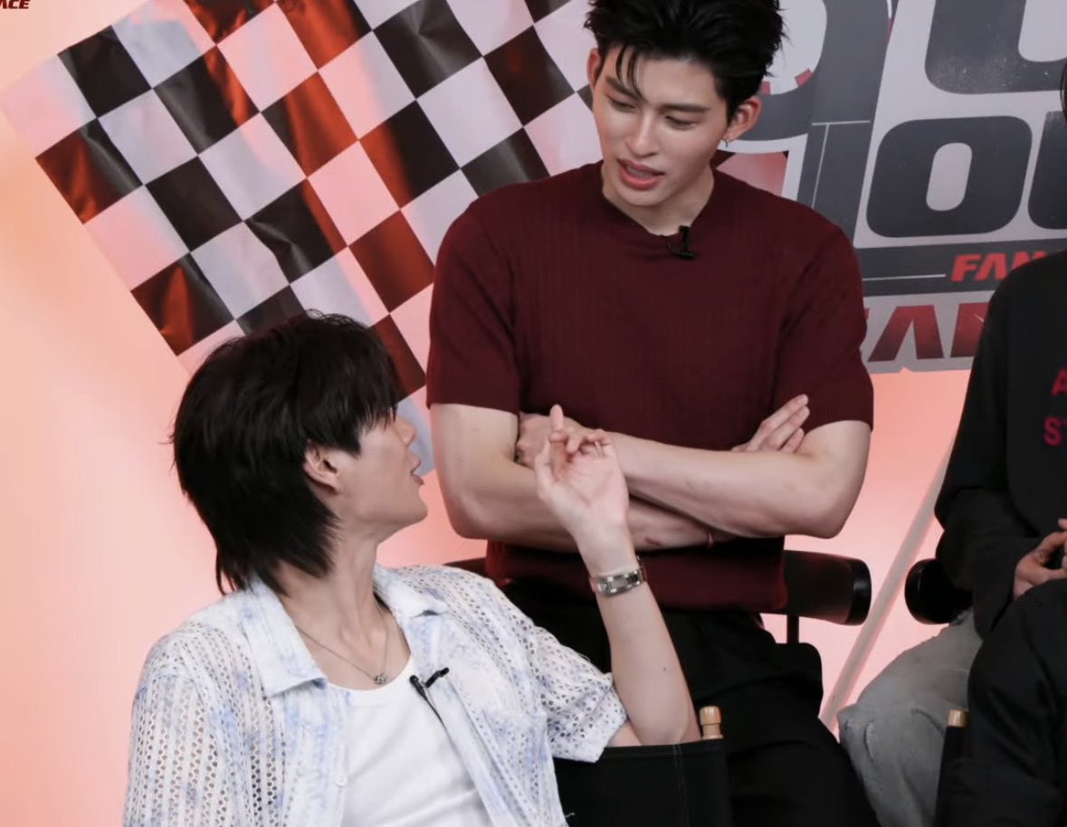 Chew ☾ tweet media