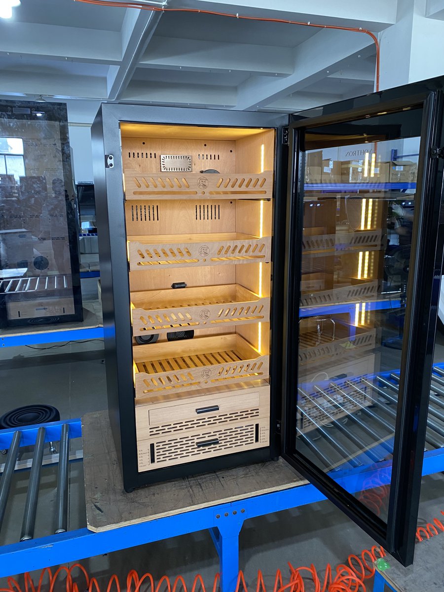 Yohtron Cigar Humidor tweet media