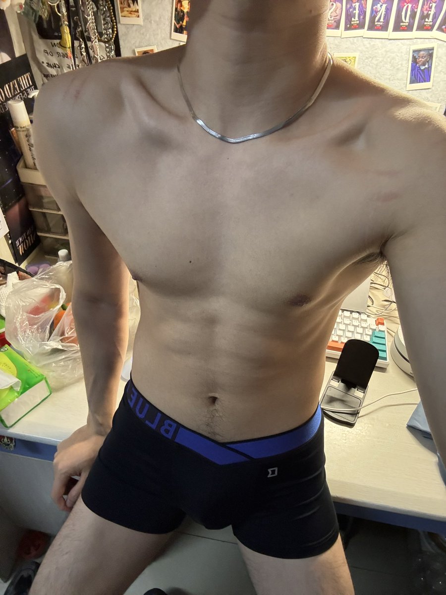 黑皮薄肌继父 tweet media