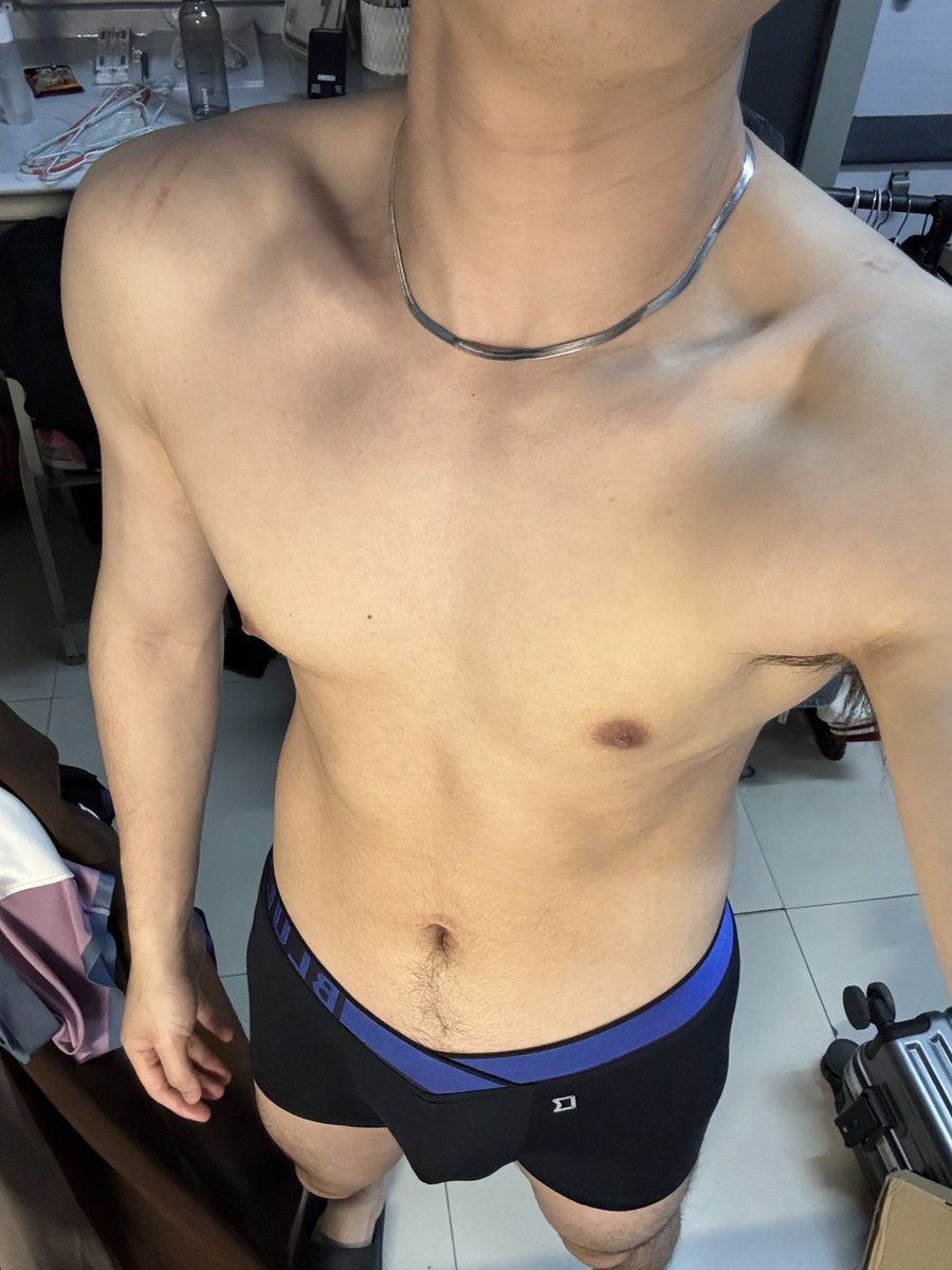 黑皮薄肌继父 tweet media