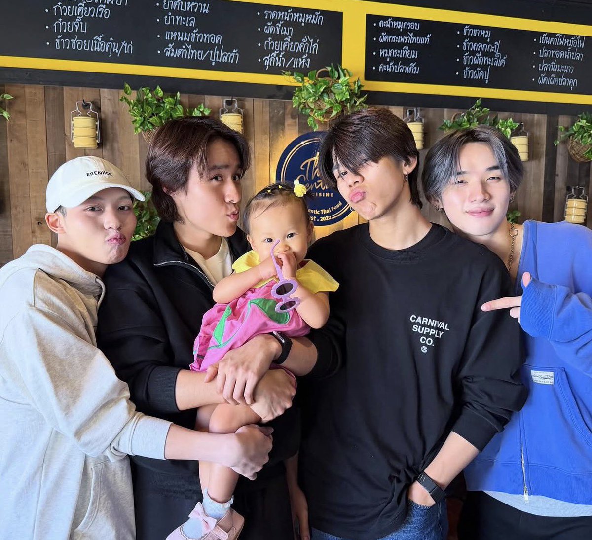 NUTHONG FAMILY TH tweet media