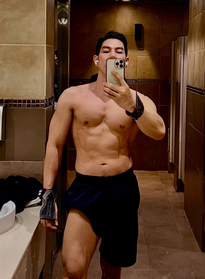 9Gunbig's tweet photo. รบกวนอ่านก่อนด้วยนะครับ
การนวดแบบโลมี โลมี (Lomi Lomi) คือ การนวดแผนฮาวายแบบดั้งเดิม ที่เน้นการใช้เทคนิคการนวดที่ ลื่นไหล นุ่มนวล และต่อเนื่อง เพื่อบำบัดทั้ง��่างกาย จิตใจ และจิตวิญญาณ โดยคำว่า "โลมี โลมี" ในภาษาฮาวายแปลว่า "ถู ถู" และนักบำบัดจะใช้การลูบไล้ด้วยมือ แขนท่อนล่าง และข้อศอก ผสมผสานกับการหายใจและการเคลื่อนไหวอย่างมีจังหวะ 
และ นวด กษัยเพื่อรักษา เพ��่มการแข็งตัวของอวัยวะเพศ ชลอการหรั่งไว 
  
นวดโลมี โลมี+กษัย 60 นาที 2000฿

นวดโลมี โลมี+นวดกษัย 60 นาที เสริมพิเศษ 3000฿

นวดโลมี โลมี +นวดกษัย 90นาที เสริมพิเศษ4000฿