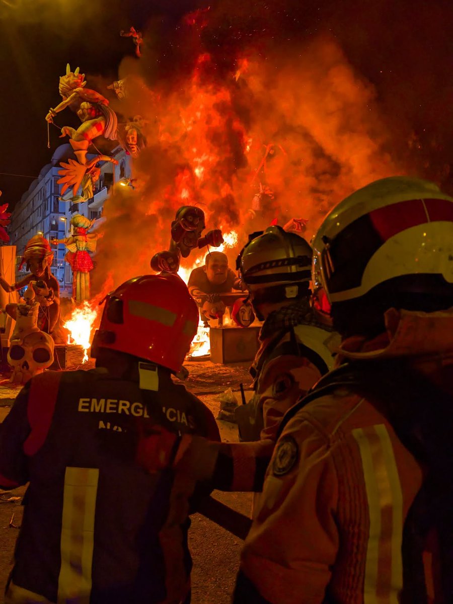 PCNaquera's tweet photo. 🔥 Dispositivo de Prevención Cremà 2026 con dos vehículos de extinción a disposición y en colaboración de @BombersValencia 🎆 https://t.co/gPoGTjcD6Z