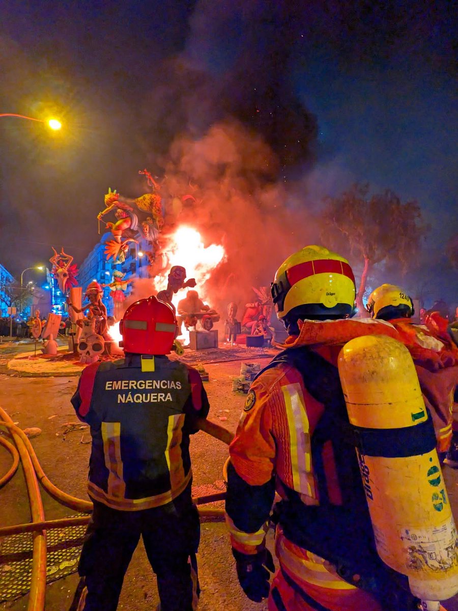 PCNaquera's tweet photo. 🔥 Dispositivo de Prevención Cremà 2026 con dos vehículos de extinción a disposición y en colaboración de @BombersValencia 🎆 https://t.co/gPoGTjcD6Z