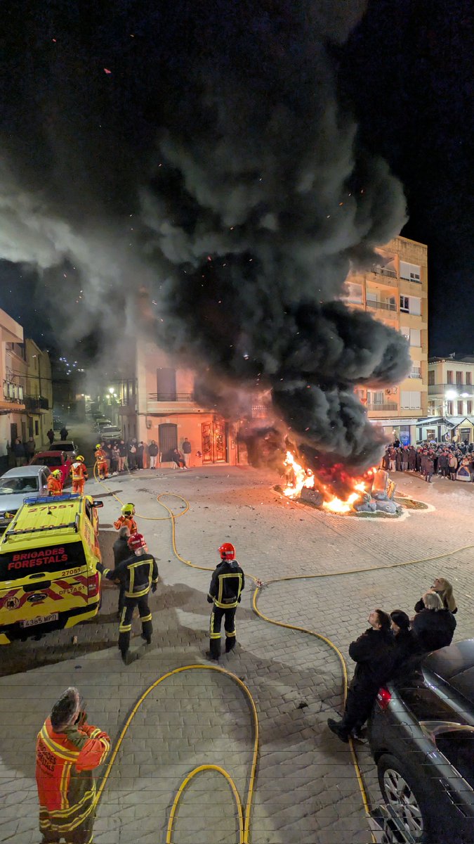 PCNaquera's tweet photo. 🔥 Dispositivo de Prevención Cremà 2026 con dos vehículos de extinción a disposición y en colaboración de @BombersValencia 🎆 https://t.co/gPoGTjcD6Z