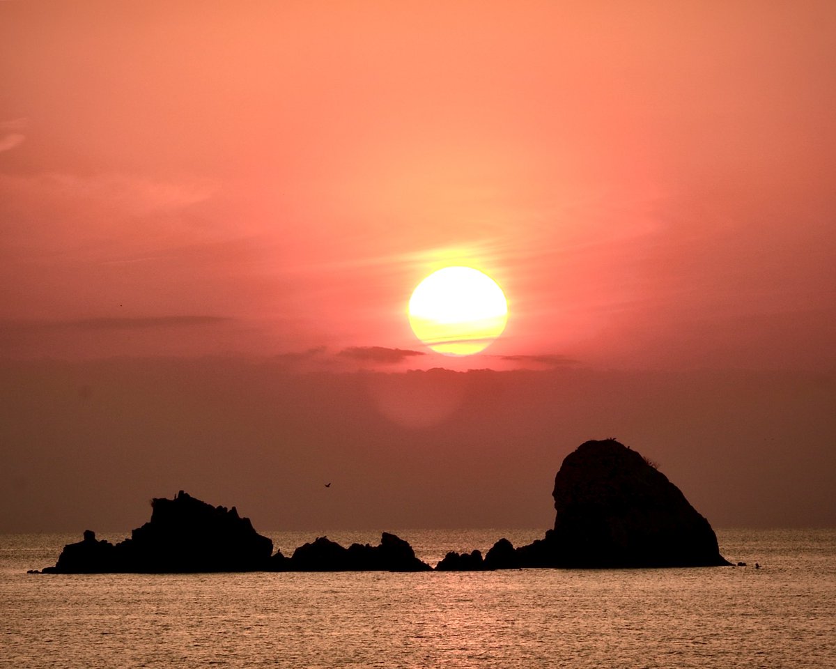 1957sige's tweet photo. 今日の夕暮れ https://t.co/fe4f9B8ZYz