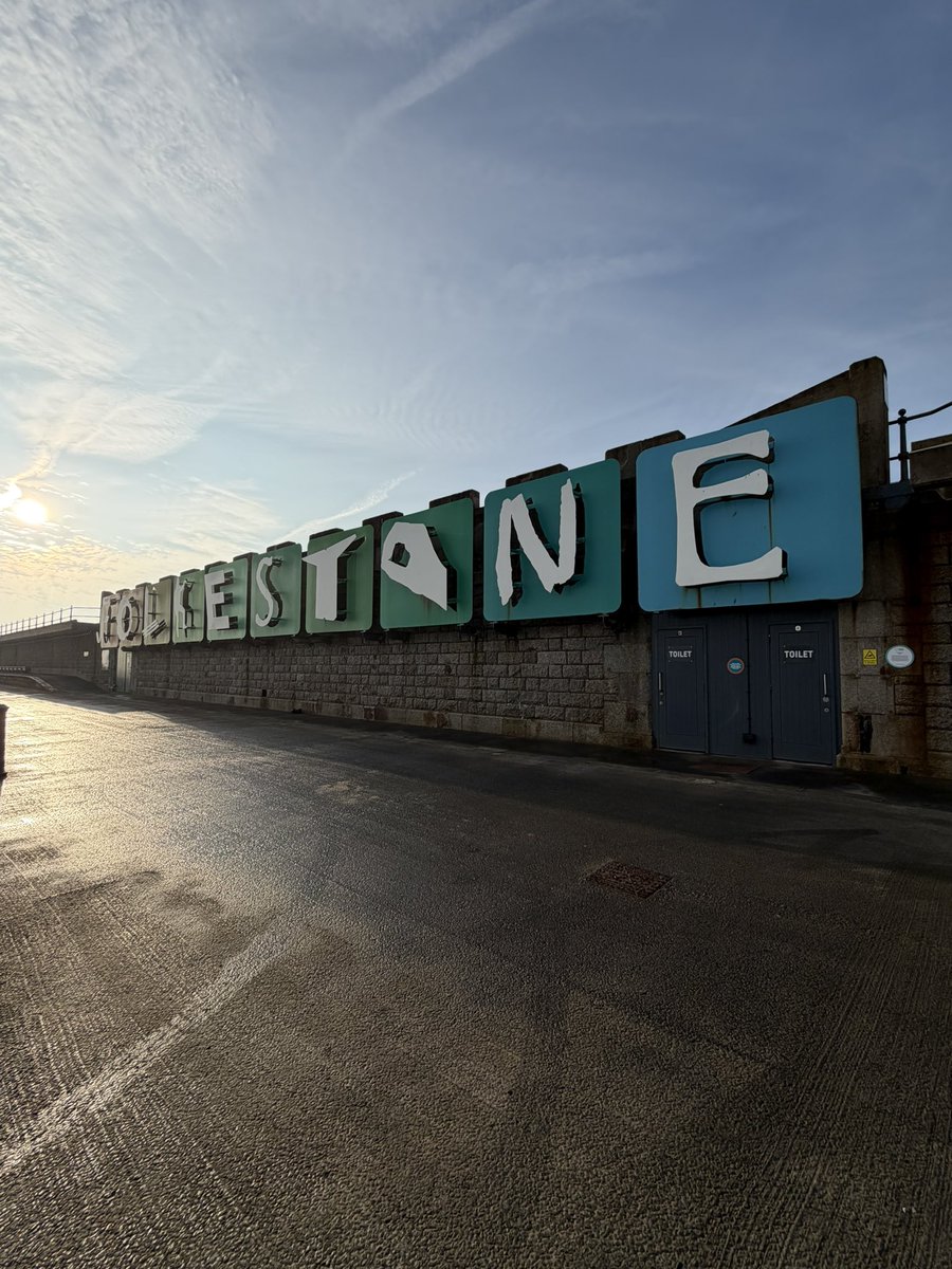 DollyHPN's tweet image. Postcards from #Folkestone 💌

A gorgeous morning walk today enjoying the blue skies &amp;amp; sun 🩵✨