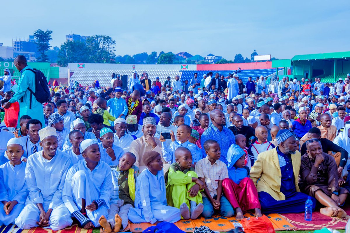 IrisNews_'s tweet photo. 🌙🥳 Celebration de l'Eid à @Gitega | le leader provincial de la #COMIBU, Ismaël Samson Manirakiza, appelle à l'aide aux vulnérables et à relancer les projets sociaux (écoles, santé), tout en mobilisant les fidèles autour de la Vision nationale 2040–2060 ▶️https://t.co/niQzz2jsYd
#Burundi #IrisNews