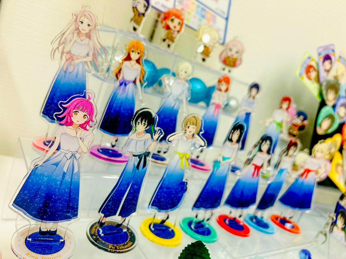 anchovy_info's tweet photo. 🎊 販売期間終了！ありがとうございました！ 🎊
本日20:00をもちまして、ラブライブ！虹ヶ咲学園スクールアイドル同好会 × 梅田スカイビルコラボグッズのお取り扱いを終了いたしました🌈
映画の感想を共有できたり、推しをお迎えする笑顔が見られたりと、スタッフ一同とても幸せな期間でした✨
次の「トキメキ」でも、またこの池袋でお会いしましょう！ 🏃‍♂️💨
#lovelive #虹ヶ咲 #アンチョビストア