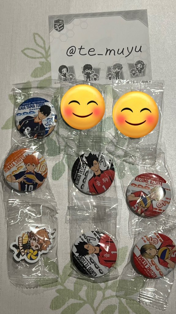 te_muyu's tweet photo. 【交換】ハイキュー　くら寿司　びっくらポン

譲→缶バッジ(日向1、影山1、黒尾2、孤爪2)
チャーム(日向1)

求→チャーム(木兎)

2:1、3:1など複数交換も可能。郵送希望。検索からお気軽にお声掛けください。 https://t.co/GR7yutzEfz