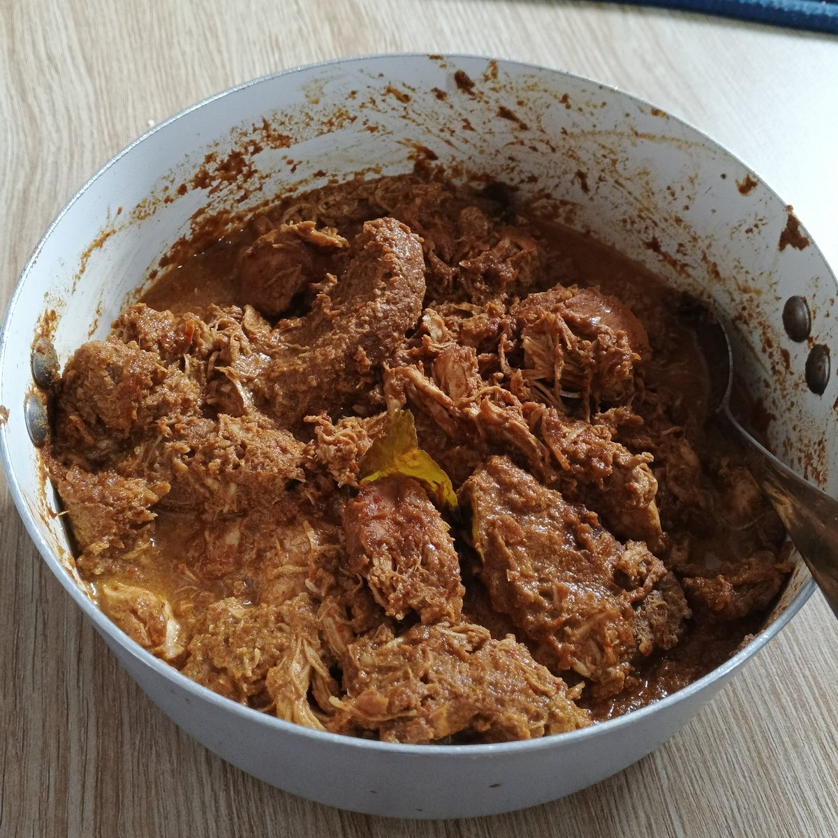 moa 君 || urgent comms on -📌- (slow) tweet media