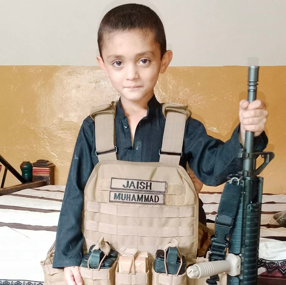 THE UNKNOWN MAN tweet media