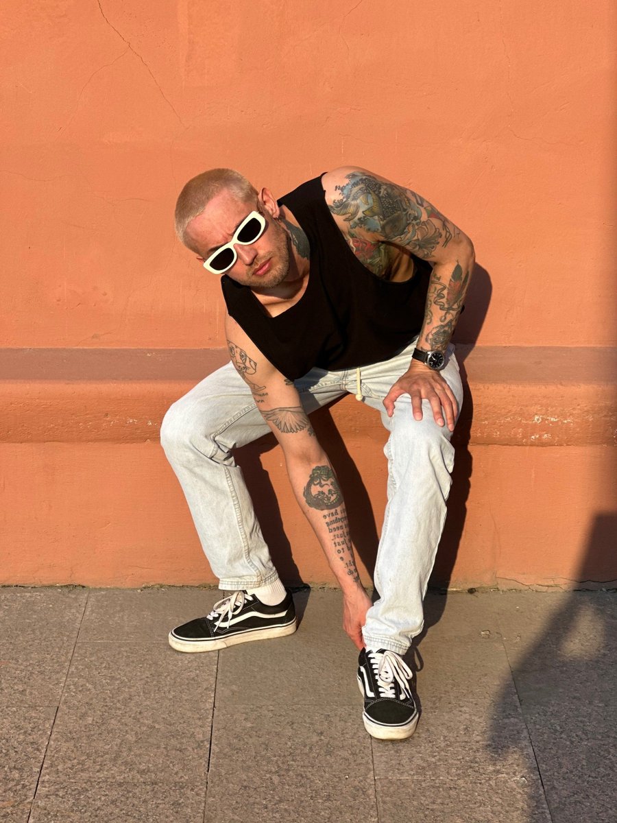 миша tweet media