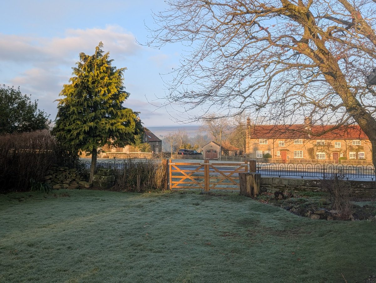 GlendaleHouse's tweet image. Bed and breakfast in the centre of the village of Goathland from £105 per room per night .It's been a great week for gardening Spring is here 😊 🐑🌞. Check availability and book direct online glendalehouse.co.uk
#goathland #bedandbreakfast #wheretostay #countryhouse  #sheep