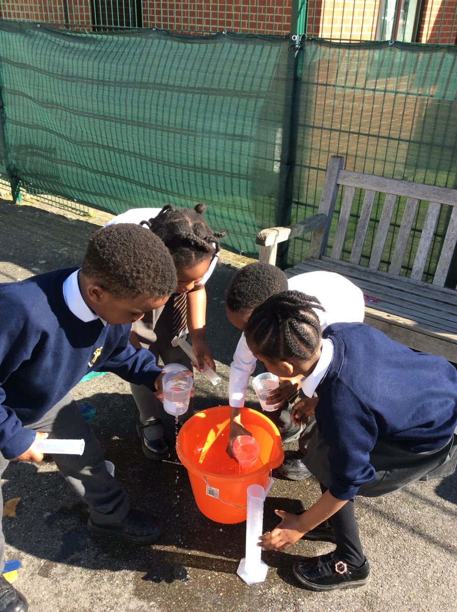NotreDameCPSch's tweet photo. Year 1 had a fantastic time in Maths! 
The children explored capacity by using the language full and empty to describe how much water was in different containers. Lots of hands-on learning and great mathematical thinking! 👏 #MathsInAction #Year1Learning https://t.co/4MLx1RL0a1