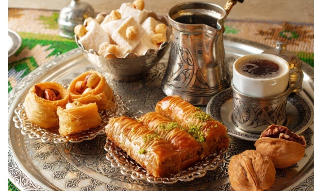 Kalplerimizin, sohbetlerimizin, sofralarımızın bir olduğu nice bayramlara. İyi Bayramlar dostlar..