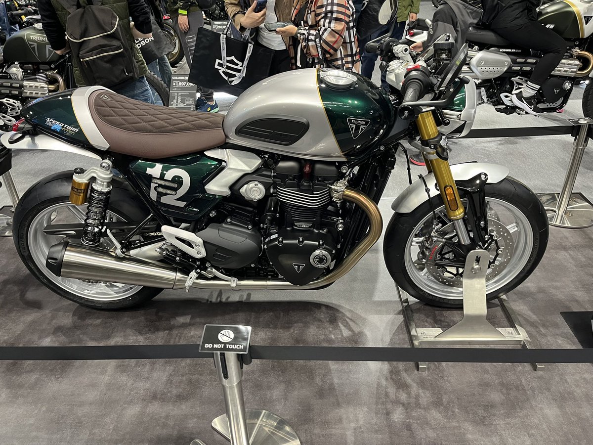 ultra_IM9's tweet photo. 大阪モーターサイクルショー楽しかった♪
GSX-8R跨った瞬間これや！って感じがした笑😆
とても欲しくなった😢

SHOEIブースでは稲葉浩志コラボのヘルメットも見れてこれまた欲しい！ってなった😛

#official_omcs 
#バイク https://t.co/DfWDreAaGT