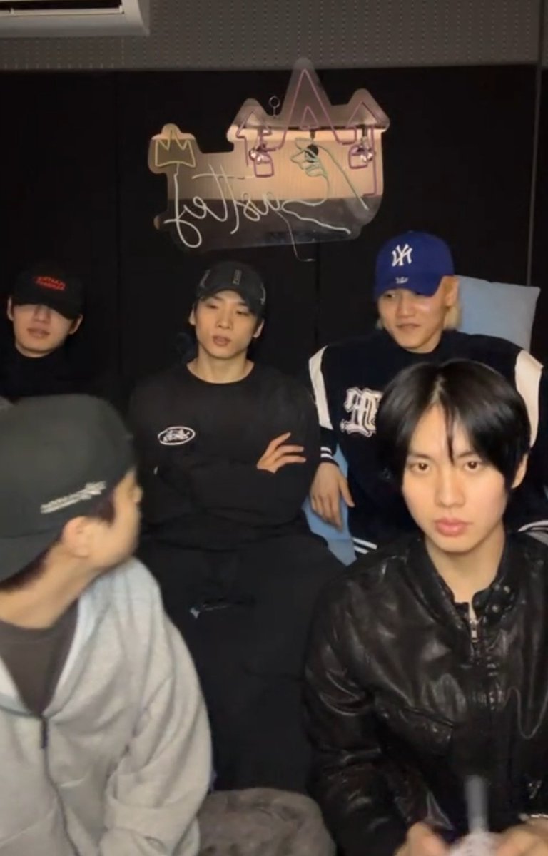ᵎᵎ 200326 -> Instagram ᵎᵎ

[MCND are live together in Castle J's studio]

🔗 instagram.com/mcnd_official/…

↱🦊

#MCND #엠씨엔디