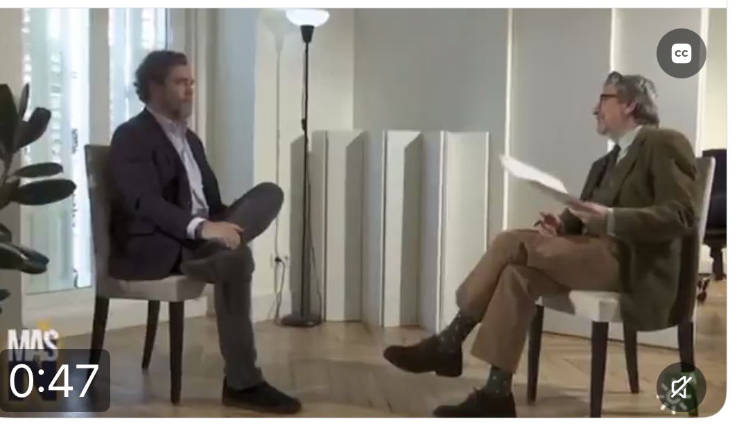 Ignacio Camacho, desde hace una década en permanente campaña contra VOX con una virulencia e inquina que no tiene ni contra ETA, le hace una entrevista de alfombra roja y mucha baba en la televisión de Moreno Bonilla a uno de los que se fue de VOX porque le necesitaba su familia