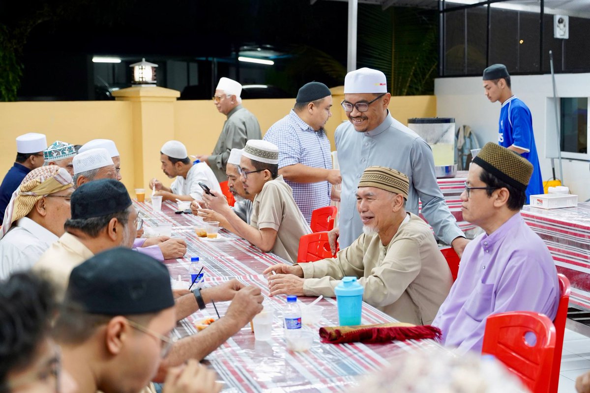 Azli Yusof tweet media