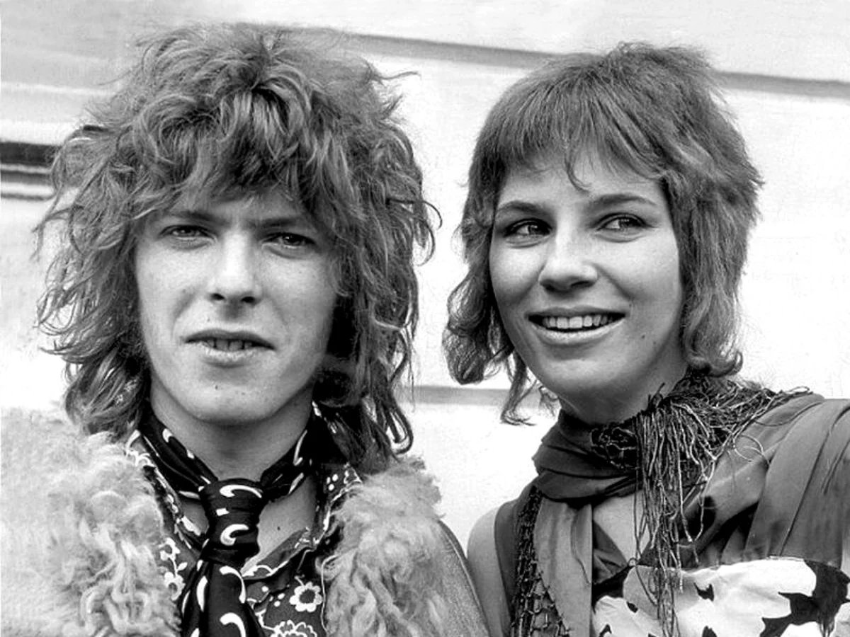 soyjcleon's tweet photo. Un 20 de marzo de 1969 se casaron John Lennon y Yoko Ono en Gibraltar
Un 20 de marzo de 1970 se casaron David Bowie y Angie Barnett en Londres https://t.co/myyFZXcgCN