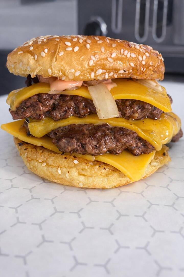 homevsfastfood's tweet photo. Double Smash Burger [pro/chef]
👉 https://t.co/J4kfnLdrNE
#DoubleSmashBurger
#ChefSpecial
#ProBurger
#BurgerCraft
#SmashTaste #homecooking #food #recipes #foodpic #foodie #foodlover #cooking #hungry #goodfood #homecookingvsfastfood https://t.co/P6JCcyG21X