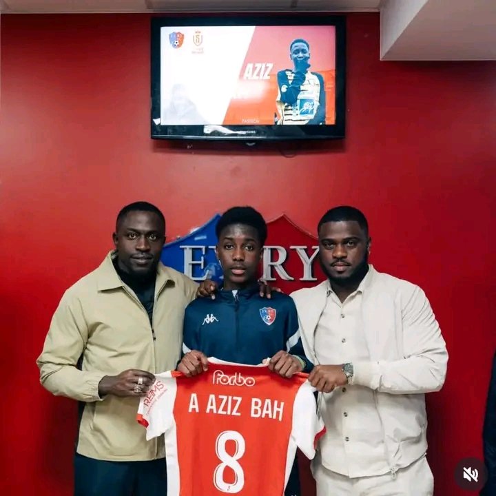 ✍  Le Jeune Milieu de Terrain Récupérateur Franco Guinéen Abdul Aziz BAH 🇫🇷 🇬🇳 (13 ans) quitte FC Evry 🇫🇷 et s'engage avec le Centre de Formation du Stade de Reims 🇫🇷. Il integrera le centre de formation du club Champennois au terme de la saison 2️⃣0️⃣2️⃣8️⃣.