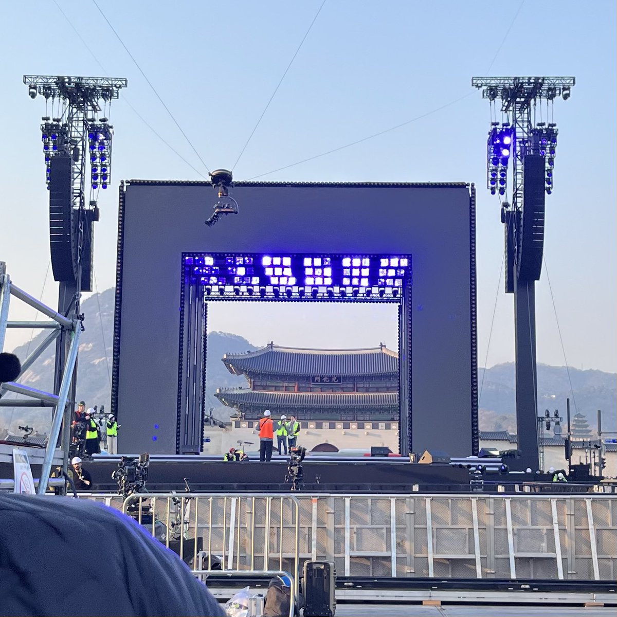 𝗼𝗻𝗶𝗲 tweet media