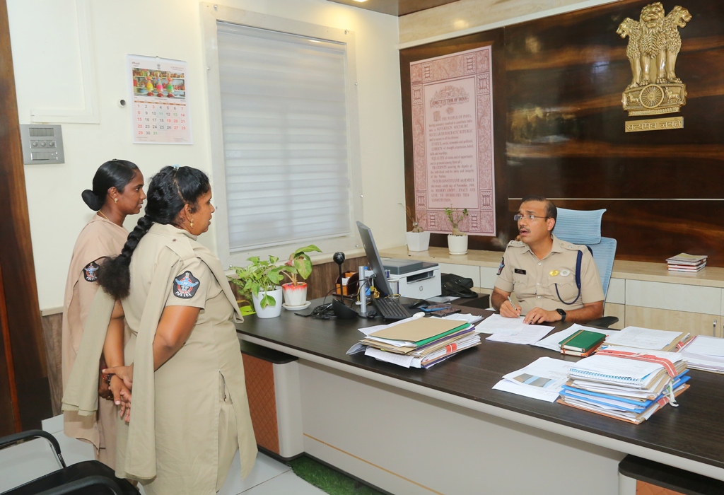 police_guntur's tweet image. పోలీస్ గ్రీవెన్స్ డే లో భాగంగా పోలీస్ సిబ్బంది వినతులను స్వీకరించిన
 జిల్లా ఎస్పీ శ్రీ వకుల్ జిందల్ ఐపీఎస్ గారు...
@APPOLICE100 
#welfare