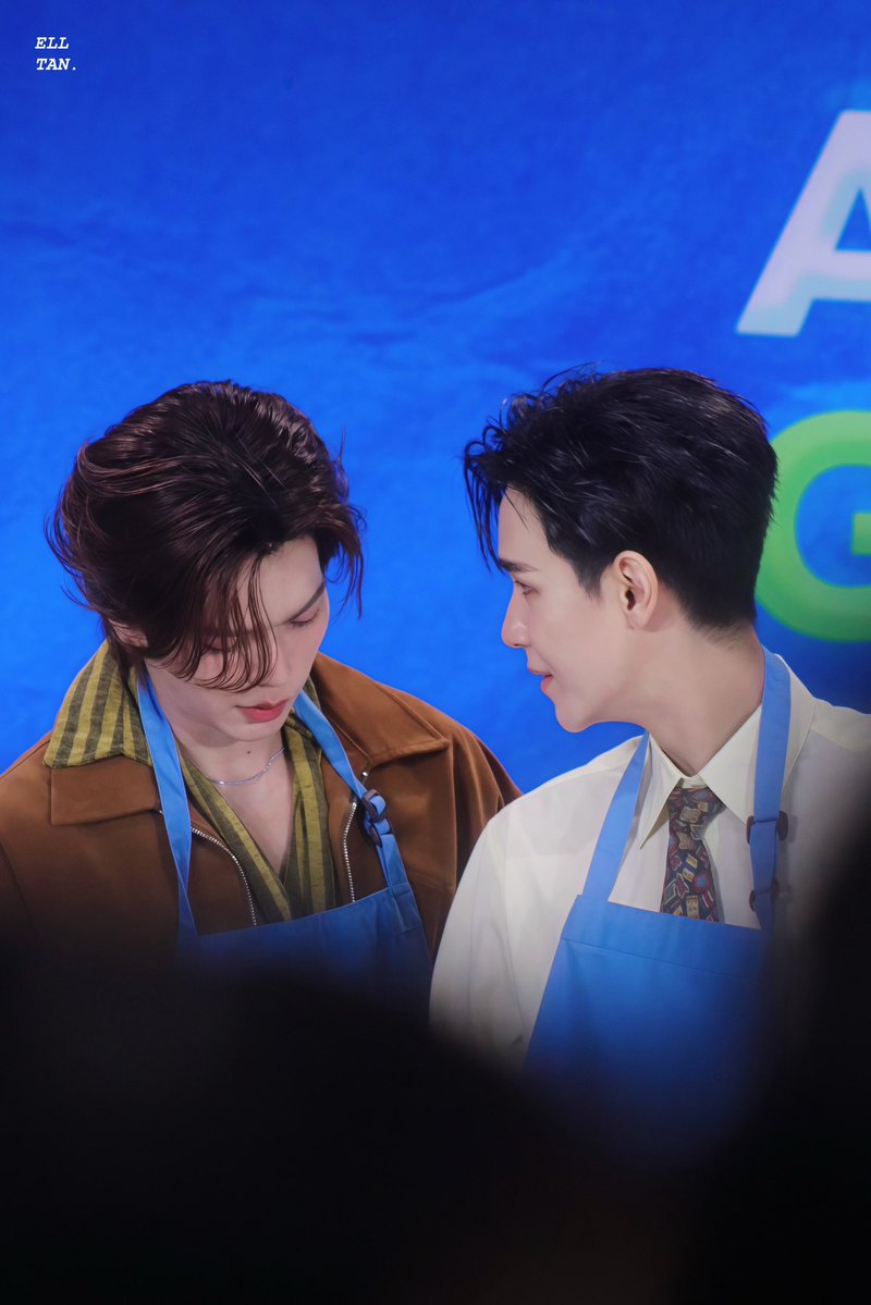 ซีนน้องม้าคผูกผ้ากันเปื้อนให้พี่จู คือพี่จูมองน้องอะไรขนาดนั้นนนน !!!

AXTRAGREEN JUNIORMARK

#CPAXTRAxJuniorMark 
♡⃕ ——— #JuniorMark ﾉ*:･ﾟ