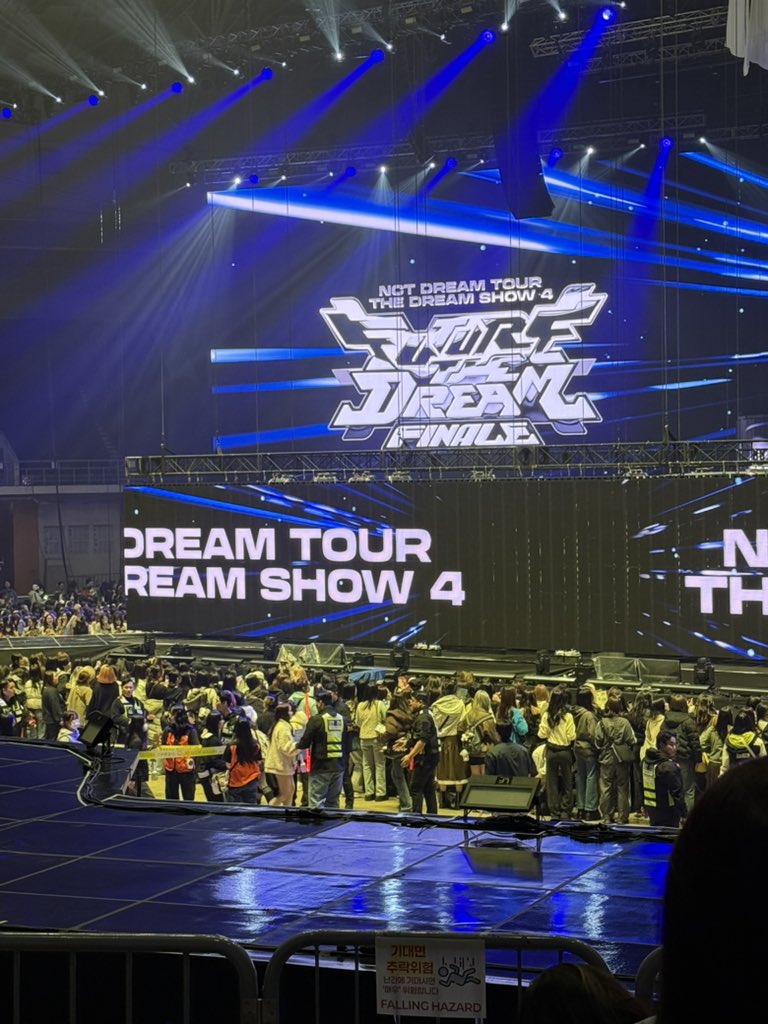 심심하다 빨리 무대하자🫠